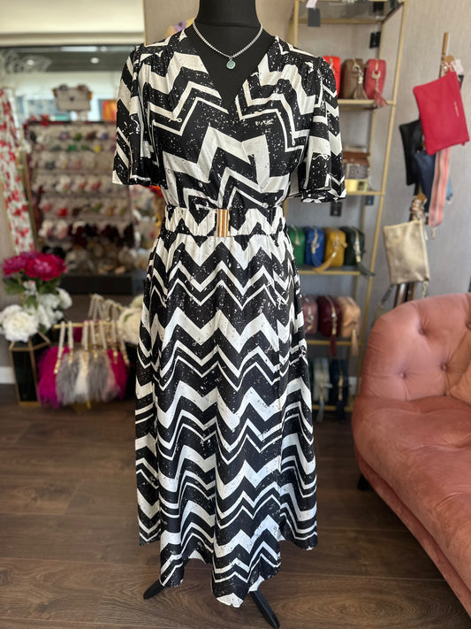 Amber Black/White Belted Dress