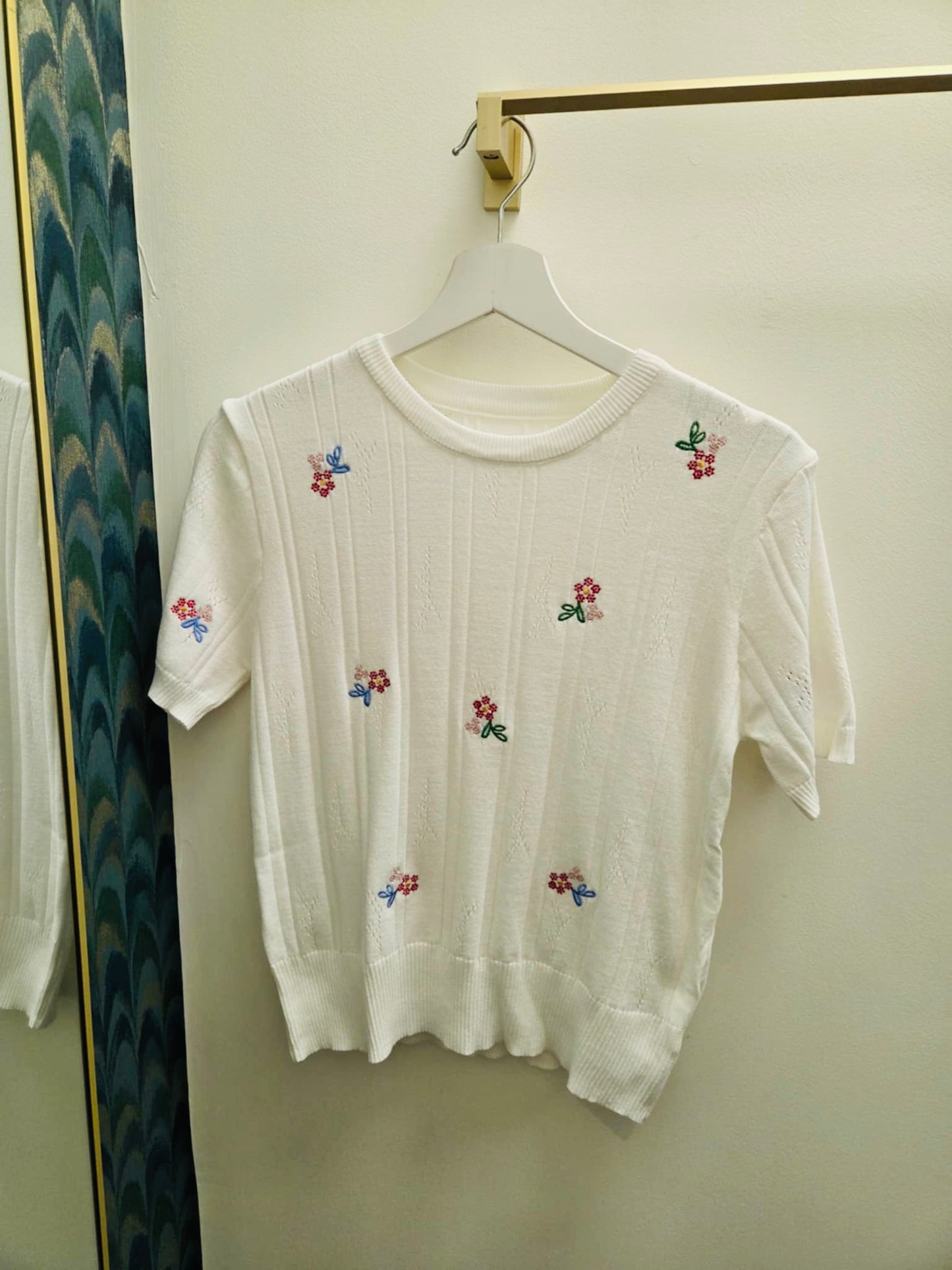 DMB White Fine Knit Flower