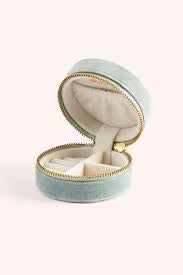 Powder ROUND VELVET JEWELLERY BOX - Swooping Swallow Ice