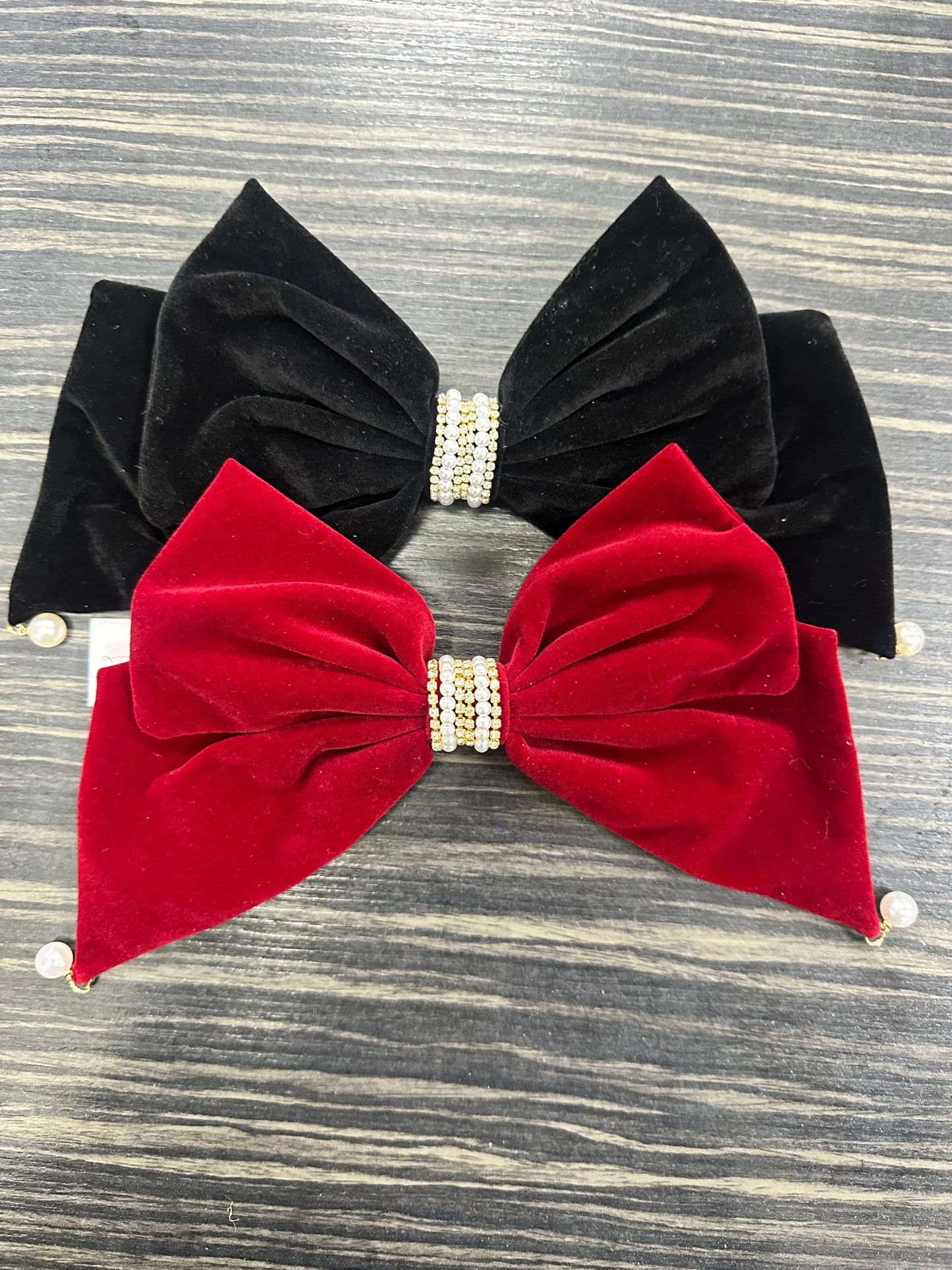 DMB Velvet Embellished Pearl Bow