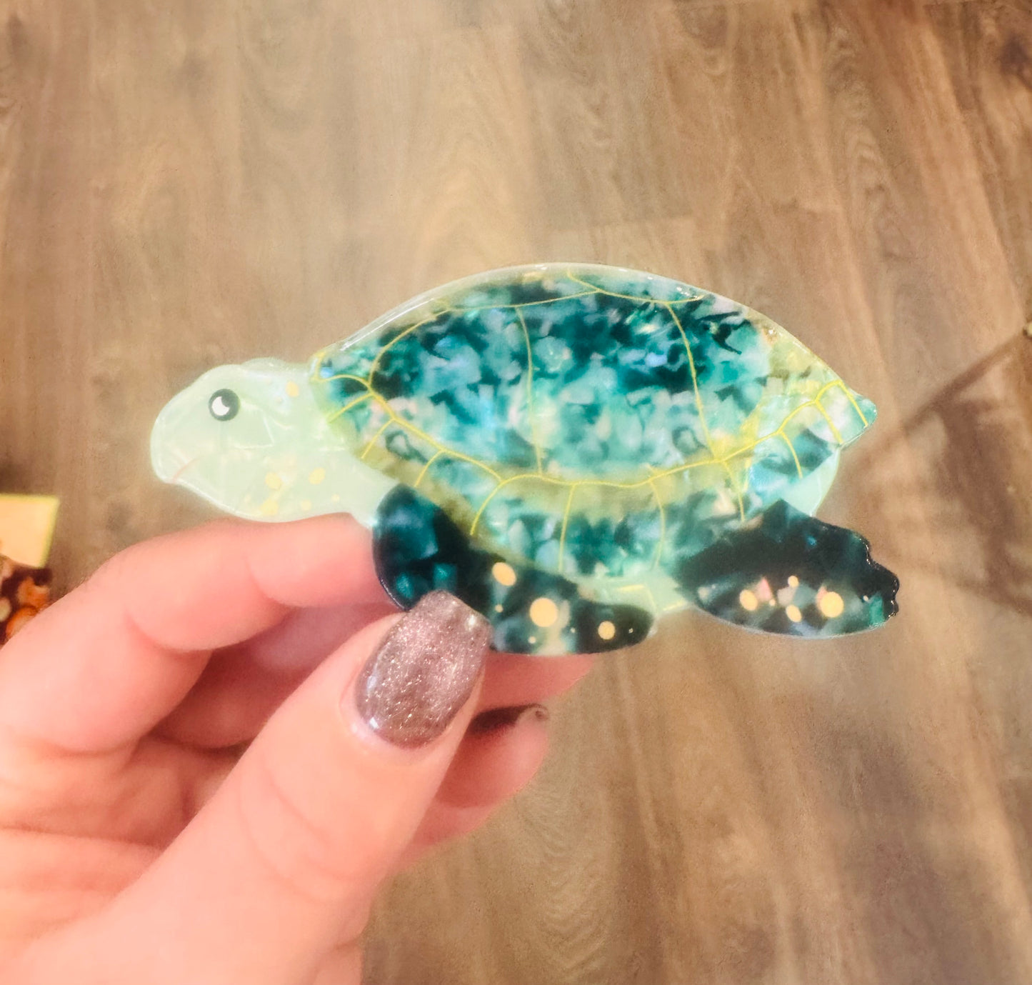 DMB Light Green Speckle Turtle Hair Claw Clip