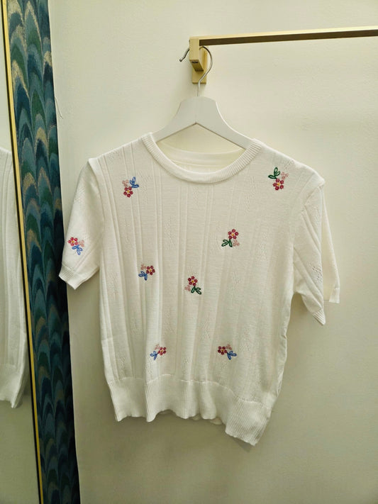 DMB White Fine Knit Flower